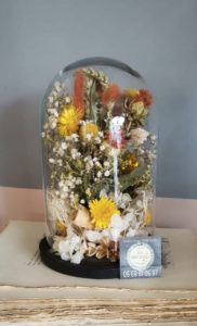 fleurs séchées sous cloche