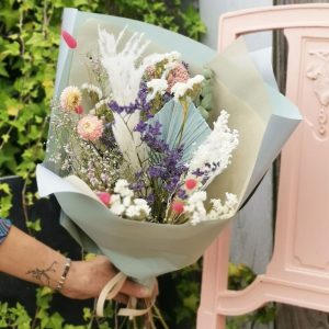 Bouquet de fleurs séchées aux tons pastel