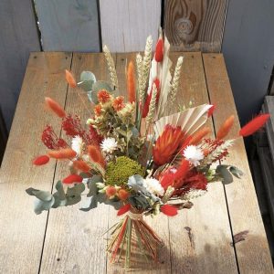Bouquet de fleurs séchées aux tons orangers