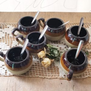 Ensemble de tasses vintage